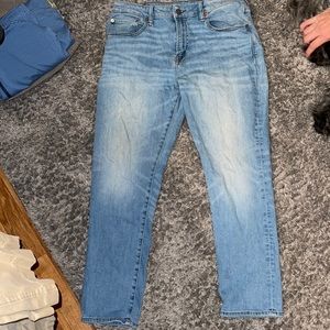 Men’s American eagle light wash blue jeans